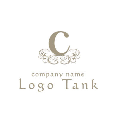 クラシックなイメージの「C」ロゴ
