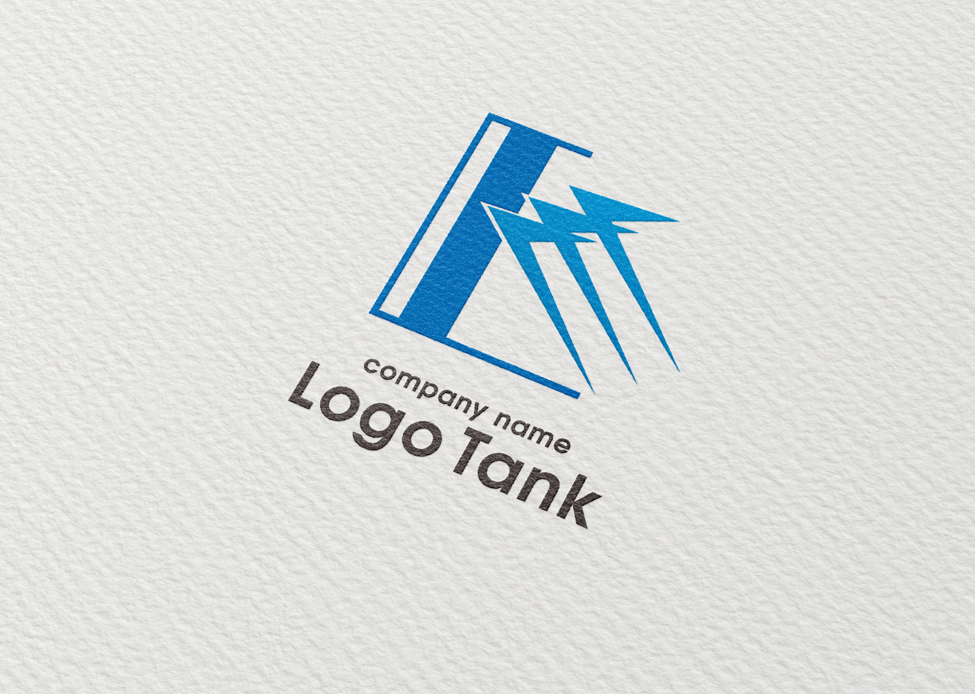 エネルギーと技術力を伝える、鋭角ロゴデザイン ロゴ / L / スピード感 / 稲妻 / エネルギー / シャープ / 力強い / ブルー / IT企業 / 通信 / スタートアップ / ベンチャー / 建設 / 電力 / 未来感 / クール / 進化 / 発展 / 信頼感 / メンテナンス / 印象的 / クリエイティブ / 直感的 / 機器 / パソコン / インターネット / 家電 /,ロゴタンク,ロゴ,ロゴマーク,作成,制作