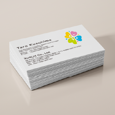 名刺・ショップカード作成 | 四葉のクローバーと笑顔がはじけるイメージのロゴ