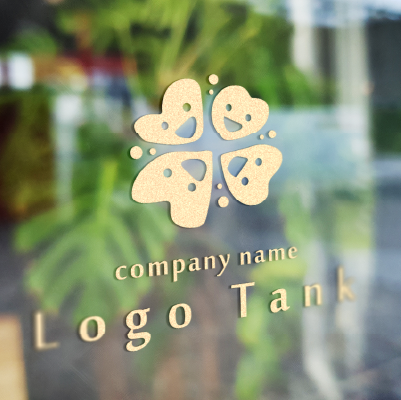 カッティングシート作成 | 四葉のクローバーと笑顔がはじけるイメージのロゴ