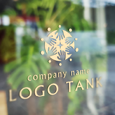 カッティングシート作成 | 絆と協力を感じさせる太陽と手のひらをモチーフにしたロゴ