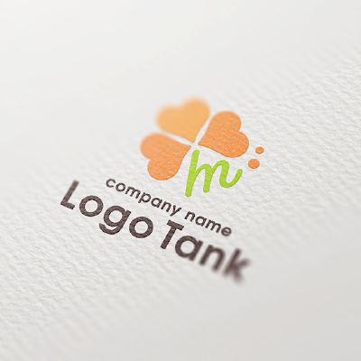 四つ葉と「m」のロゴ