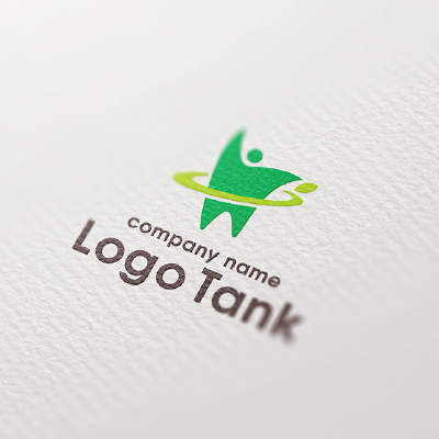 緑の人型と輪のロゴ