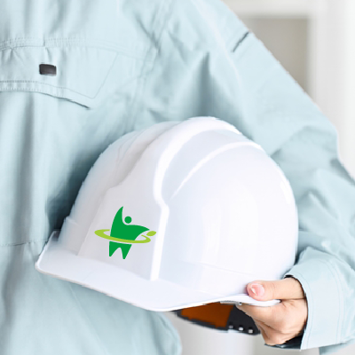 ヘルメット、ステッカー 作成 | 緑の人型と輪のロゴ