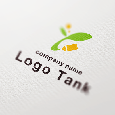 双葉と鉛筆・アルファベットのYをイメージしたロゴ