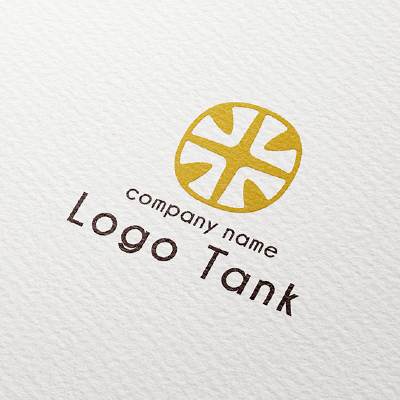 楕円型の漢字の「米」のロゴ