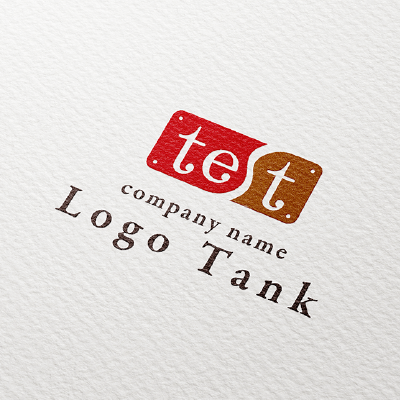 長方形のプレートに「test」のロゴ