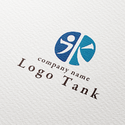 二色に分かれた漢字の「氷」のロゴ