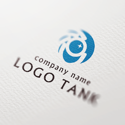 レンズを構える手元をイメージしたロゴ