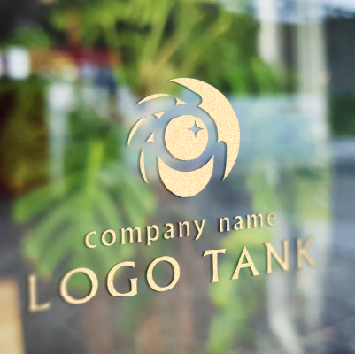 カッティングシート作成 | レンズを構える手元をイメージしたロゴ