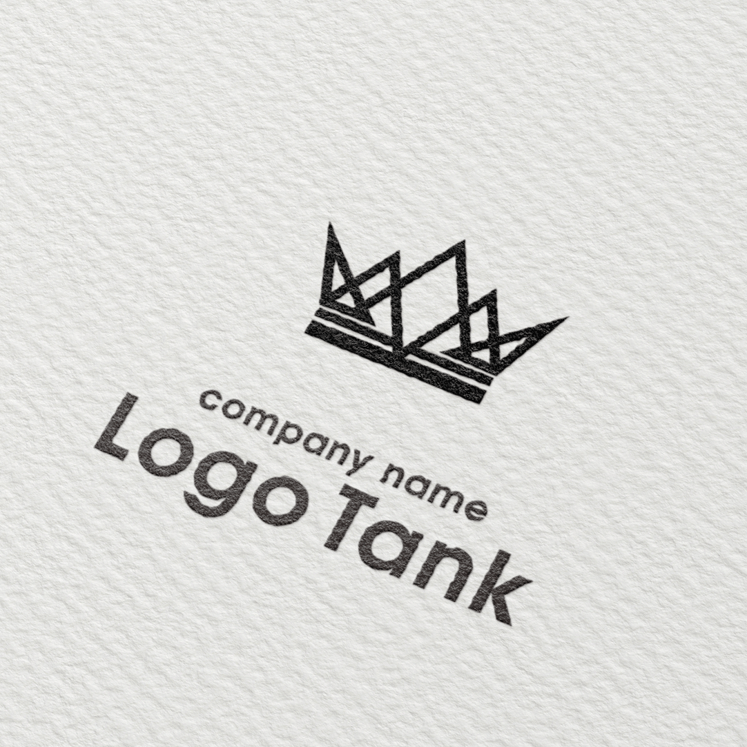 王道の象徴としての品格を宿すクラウンロゴ