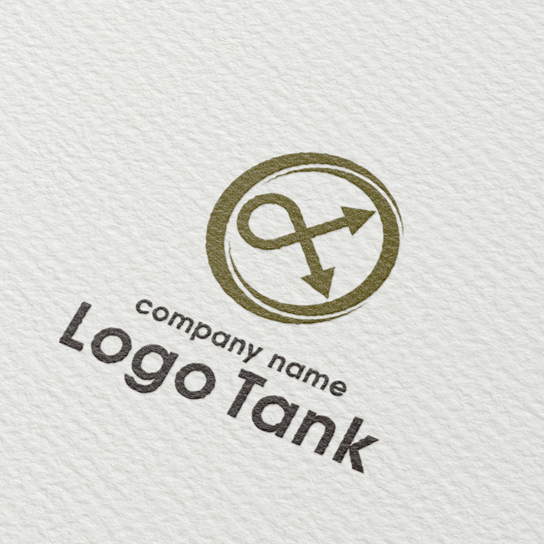 交差する矢印と鍵で「開く未来」を表現