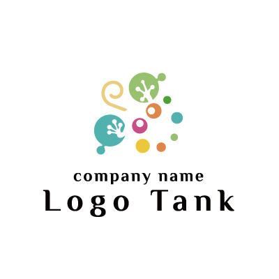 カラフルなカメレオンをモチーフにしたロゴ