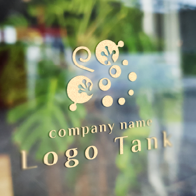 カッティングシート作成 | カラフルなカメレオンをモチーフにしたロゴ