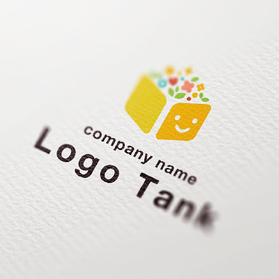 おもちゃ箱と笑顔をモチーフにしたロゴ