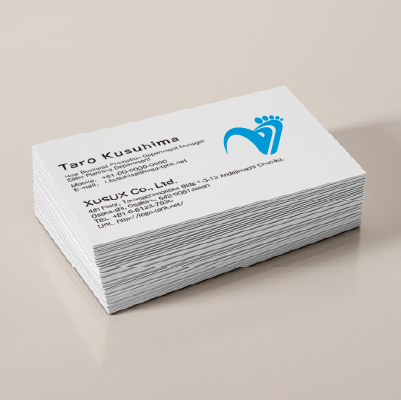 名刺・ショップカード作成 | 勢いよく走る足がアルファベットのNを表したロゴ