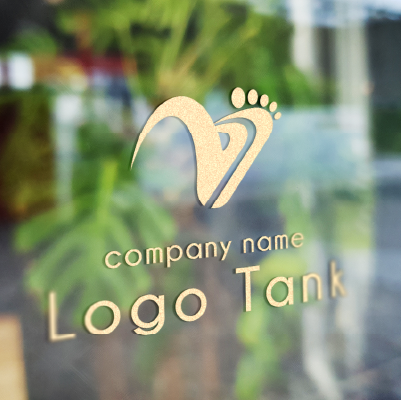 カッティングシート作成 | 勢いよく走る足がアルファベットのNを表したロゴ