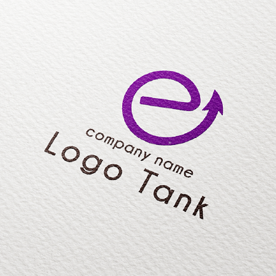 小文字の「e」と矢印のロゴ