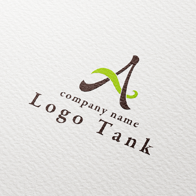 流れるような形状の「A」のロゴ