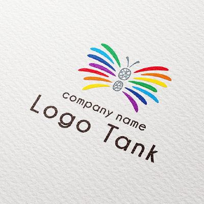 七色の羽の蝶のロゴ