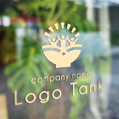 カッティングシート作成 | 器の形をモチーフにした緑の大地と子供達のロゴ