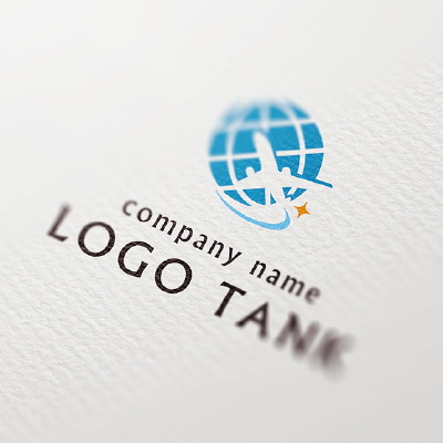 地球と飛行機をモチーフにしたロゴ