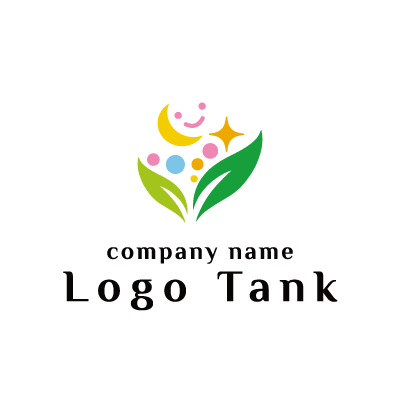 双葉と三日月、笑顔をモチーフにしたロゴ