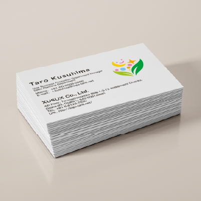 名刺・ショップカード作成 | 双葉と三日月、笑顔をモチーフにしたロゴ