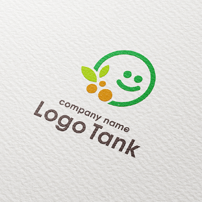 笑顔と自然のロゴ