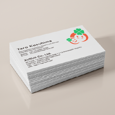 寄り添う笑顔 コミュニケーション/繋がり/信頼/優しさ/温もり/成長/ハートフル/親しみ/クローバー/四つ葉/オレンジ/緑/自然/ナチュラル/シンプル/キュート/ポップ/ /,ロゴタンク,ロゴ,ロゴマーク,作成,制作