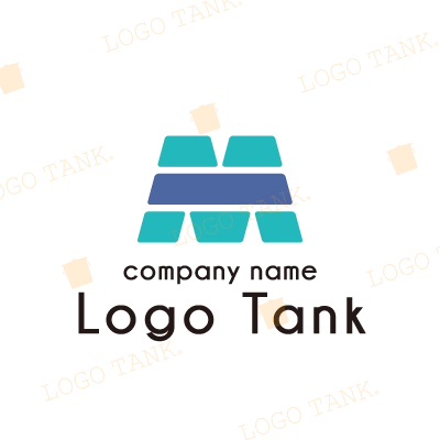 三段に重なった「M」のロゴ