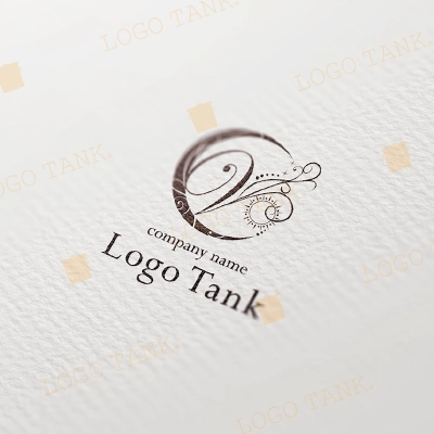 月×太陽モチーフの高級感があるロゴ