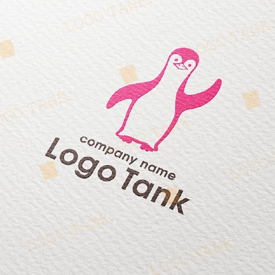 手を振るピンクのペンギンのロゴ
