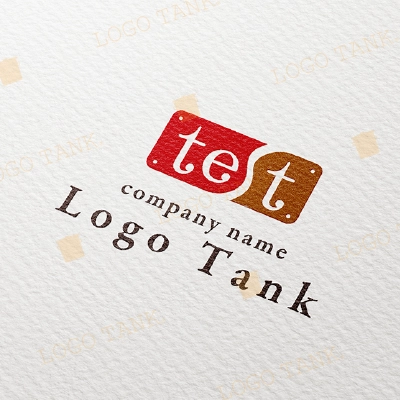 長方形のプレートに「test」のロゴ