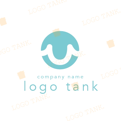 アルファベットUのキュートでスマイルのようなロゴ